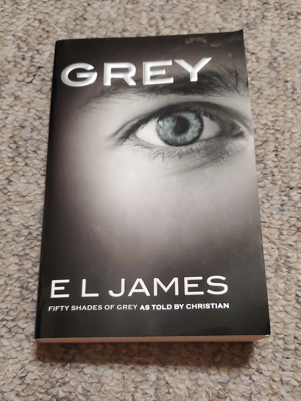Grey by E L James - Black & Gray Paperback